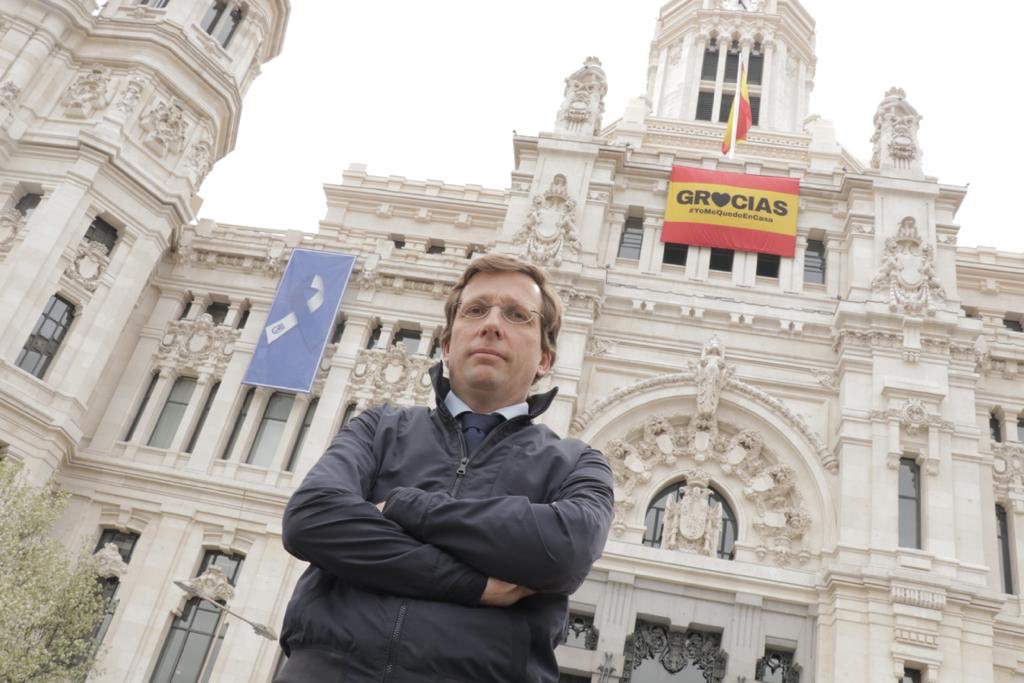 Esto va por todos los que, de una manera u otra, estáis dando lo mejor de vosotros en estos momentos. 

Gracias a todos, #graciasMadrid. 

Juntos y unidos, vamos a salir de ésta.