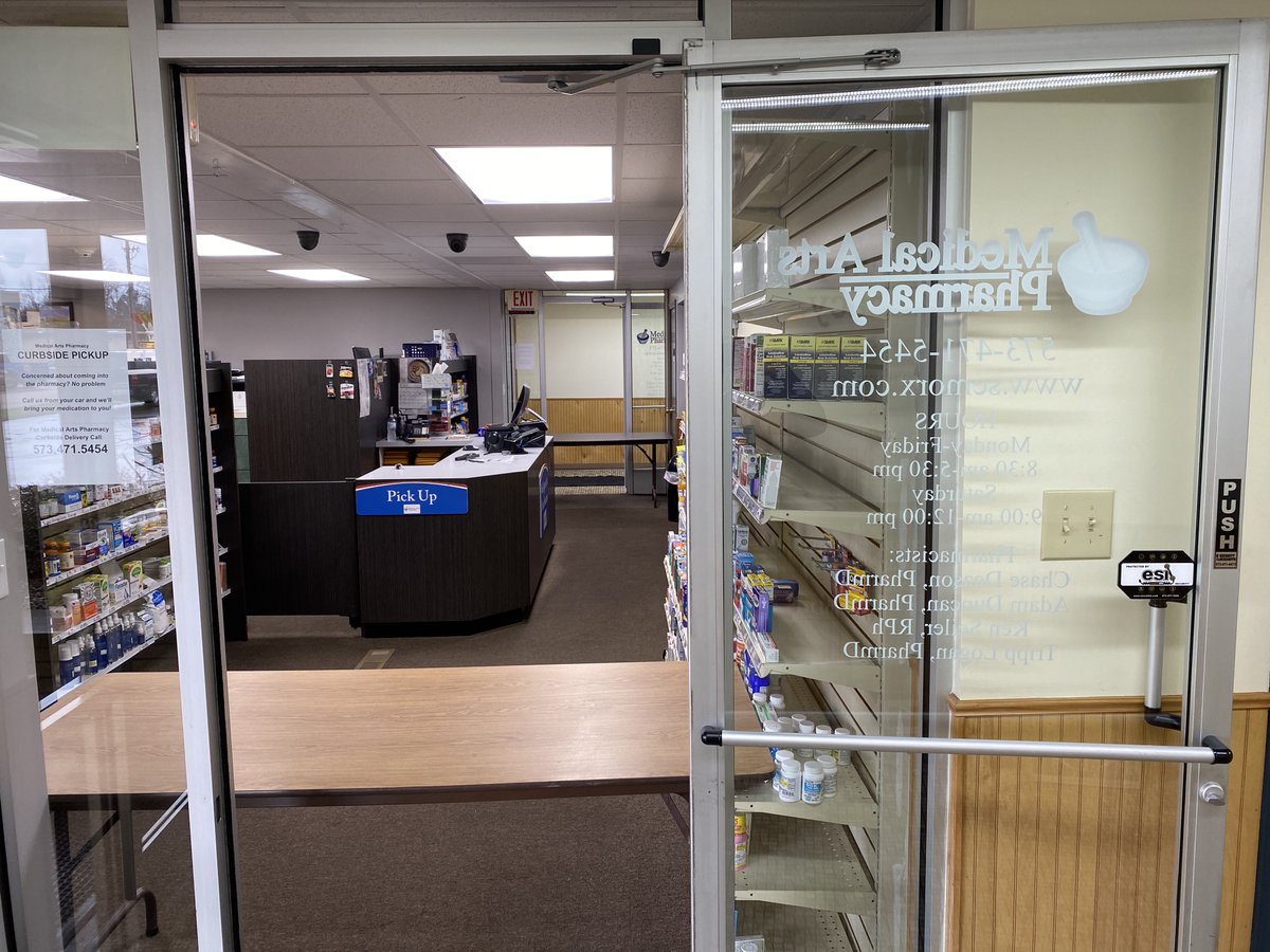 SEMORX's tweet image. Based on guidance from public health officials, we extended our intake &amp;amp; checkout areas at Medical Arts. Working hard to keep our team safe, so we can keep you safe. #SameService #SafeDistance #DriveThru #TryCurbsidePickup #WeDeliver