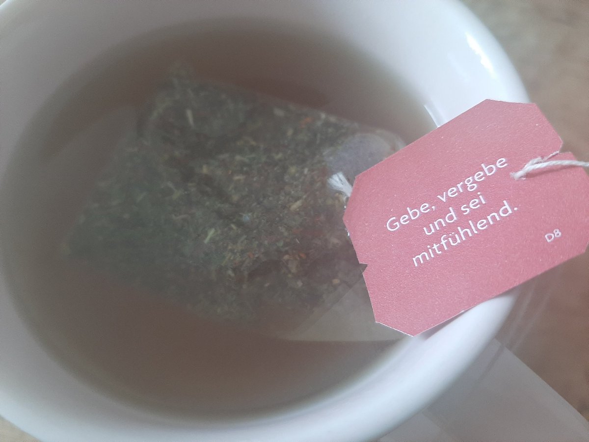 Lovefefee's tweet photo. Schlauer Tee 

❤🍵🌿

#StayAtHome
#TalkingTea https://t.co/5X9XJq14br