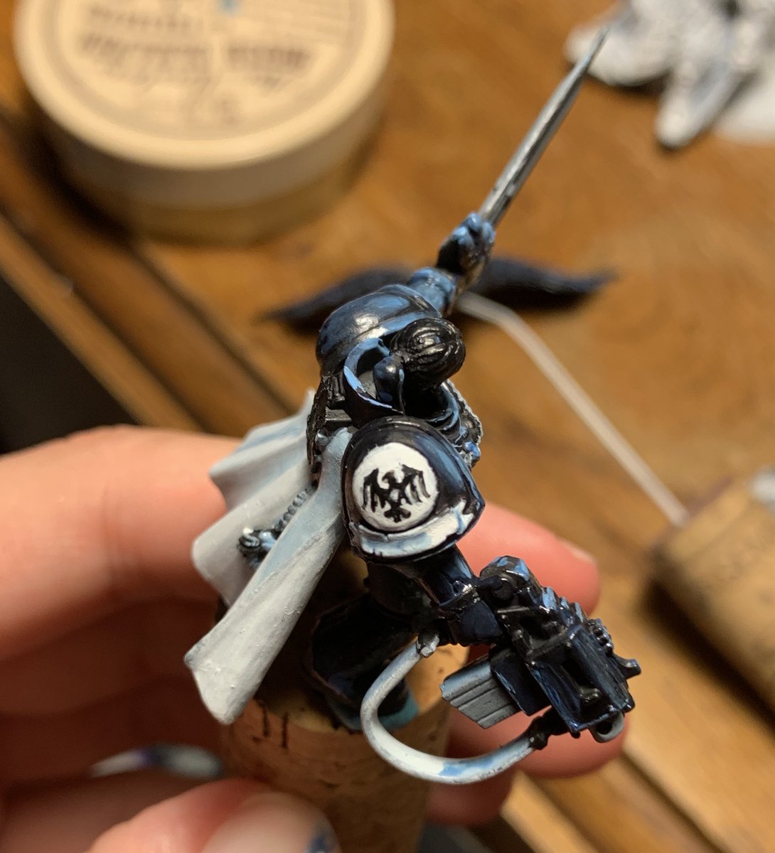 flagcaptainart's tweet photo. Almost done with this one. Trying some free hand to some success. Gonna work on her face a little more, add to that right shoulder scroll, and then base! #wingsonthings #adepticon #warhammer40k #gamesworkshop #warhammer #40k #adeptusastartes #spacemarines #ravenguard https://t.co/JXy2rcMLh9
