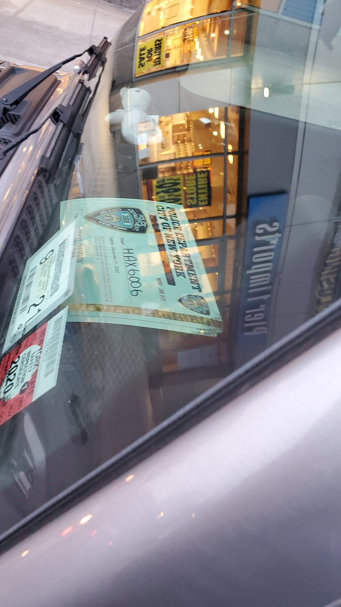 WakefieldBxDave's tweet photo. @placardabuse More #Placardacorruption at the #JunctionBlvd No Standing Anytime zone outside @RegoCenter https://t.co/fSLDpFRGHF