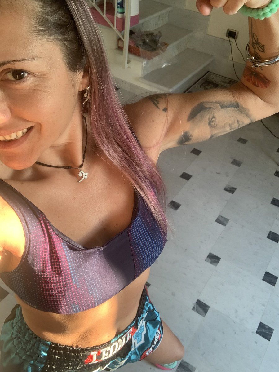 Silviaflea's tweet photo. @flea333 I am 🍀 lucky, cause i hug you every second of my life 😀
#youaremybassinspiration ♥️🎶🎵 https://t.co/VxCsLTWxrU