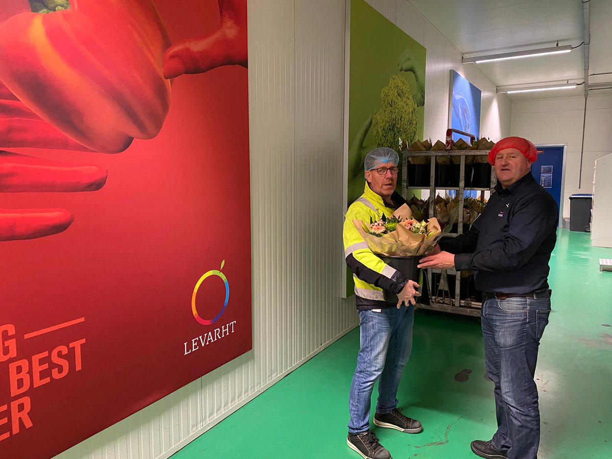 Let's support the Dutch horticulture sector! Today we surprised our employees, truck drivers and temporary workers with a beautiful bouquet of flowers. #buyflowersnottoiletpaper #Levarht   #Bringingthebesttogether #dutchflowers