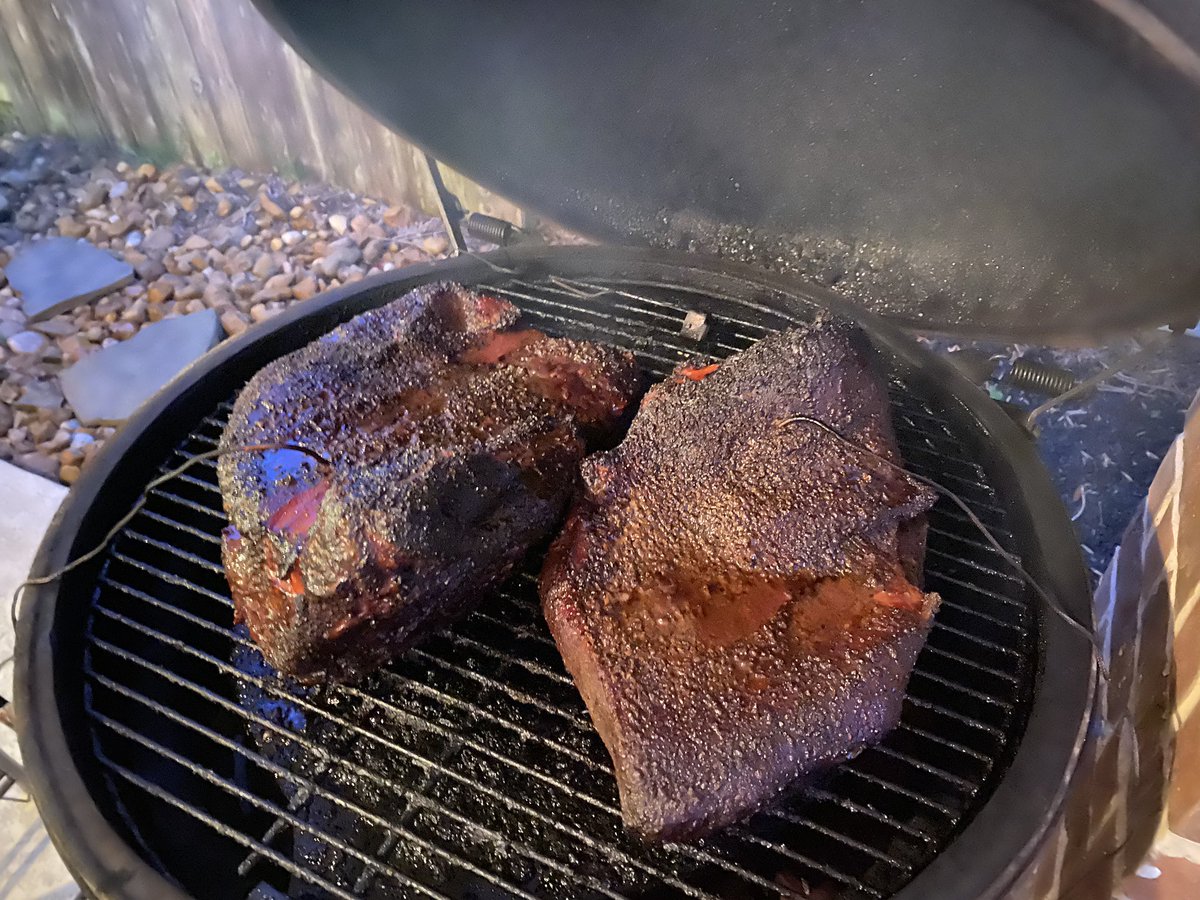 Aggs03's tweet photo. Ohhhhhhh boy they lookin gooooood! Pulled at 165IT. Wrapped in butcher paper. Back on until they hit 198IT! #BBQLyfe #BrisketTyme #BGE https://t.co/qEosqAJ09w