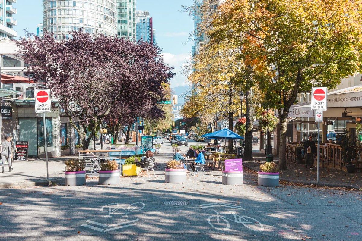 Rships_Project's tweet photo. Today is #InternationalDayofHappiness. @thehappycity Founder Charles Montgomery argues "strong, positive social connections" are the most important ingredient to happy cities. Given our work on building a #RelationalLondon, we agree. https://t.co/PczBsz8FKP Photo: Alison Boulier https://t.co/SyFNSnjMOq