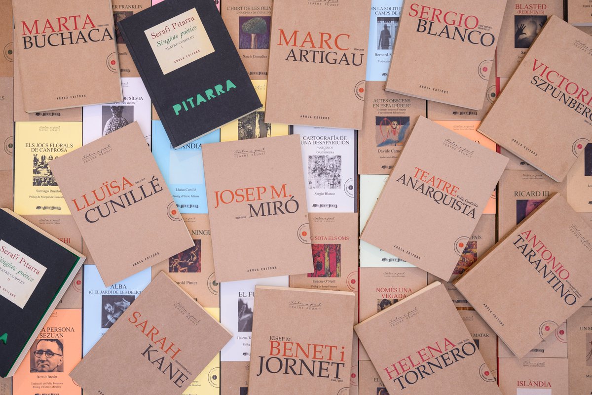 teatrenacional's tweet photo. 1. LaBibliotecaDelTNC: Gràcies a la col·laboració d' #ArolaEditors donem accés a un total de 60 llibres de textos teatrals disponibles a https://t.co/xrP3mW5mRr. https://t.co/9dyRFyxruW