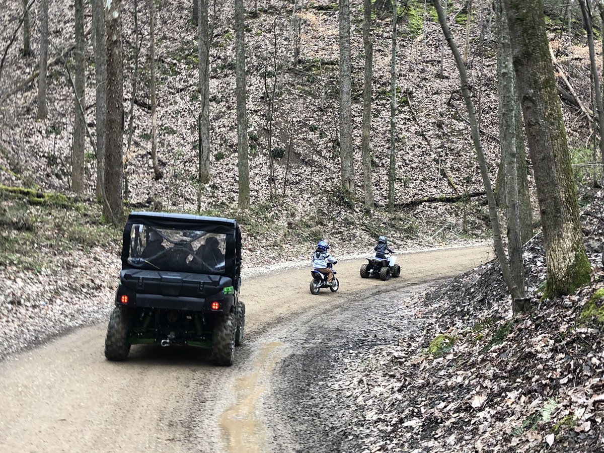 FlamingoAtHeart's tweet photo. Social Distancing 👍 Proper Hand Washing Techniques 😳 This is the last spring break the kids will be on the same schedule...we got to show the kids where I will end up if they drive me over the edge during home school hours! 😂 #alternativespringbreak #allisgoodinthewoods https://t.co/SJlUU0nUj2