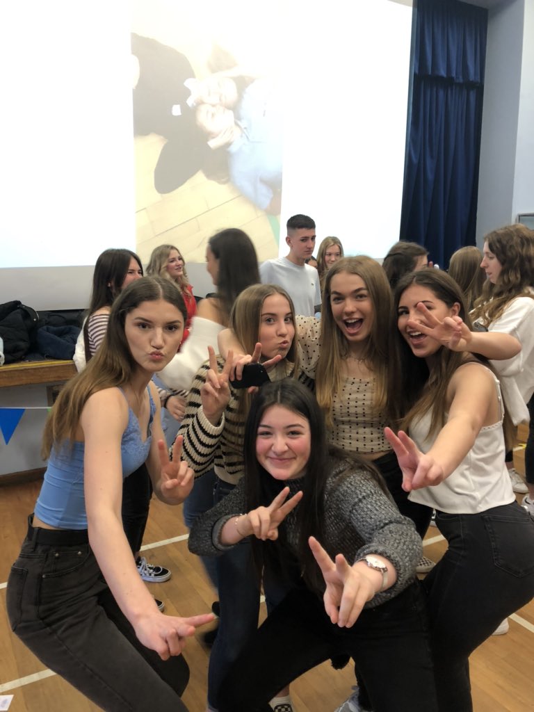 AmeliaCropley's tweet photo. Fram 2020 leavers 💔 https://t.co/lInw0e41HA