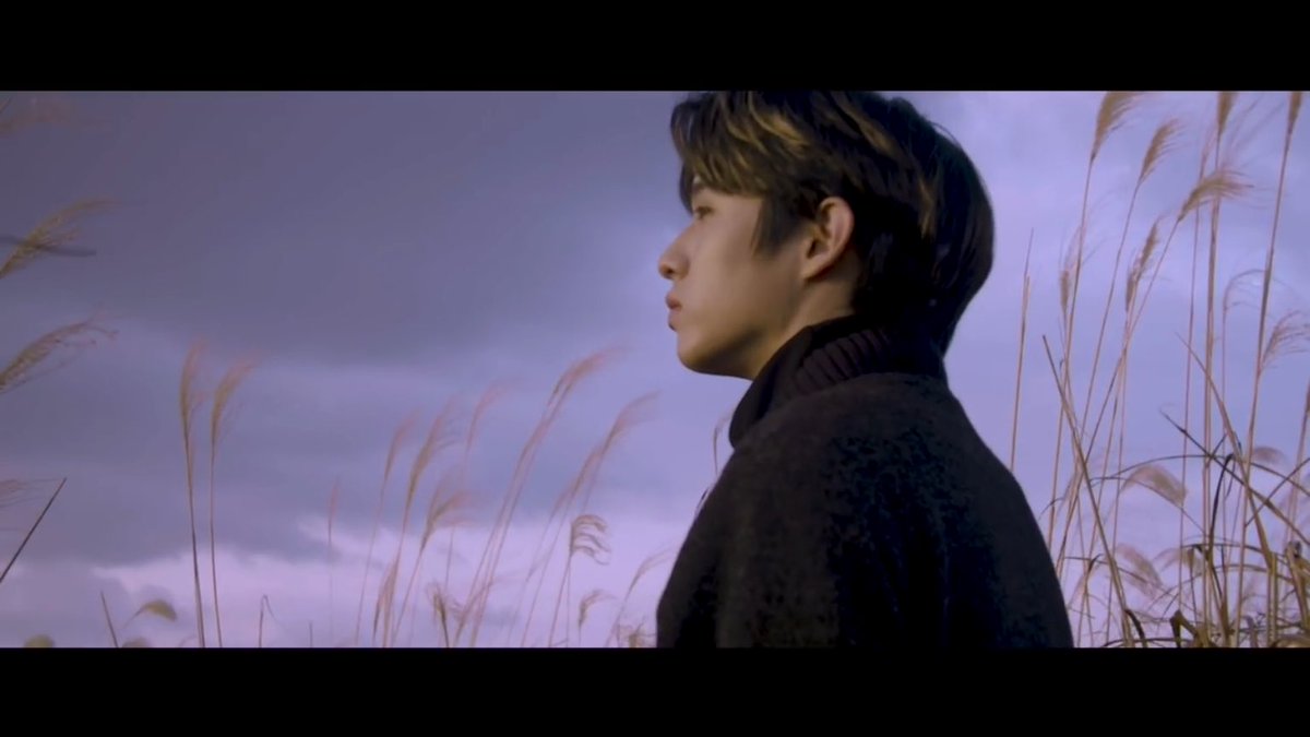 rainbow_pills's tweet photo. Our modern little prince and his rose 🌹. #STREAMROSE #eaj https://t.co/aFg4OFHvWB