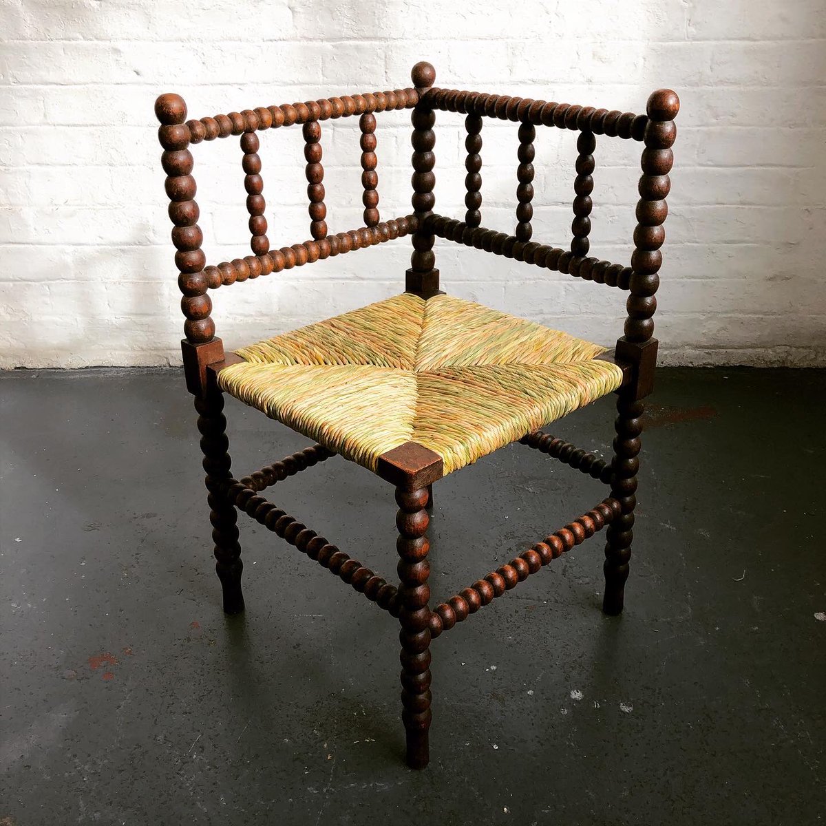 south_rachael's tweet image. Newly woven rush seat, rushes harvested last summer and still looking green! 🌾🌾#selfisolationcraft #seatweaving #rushchair