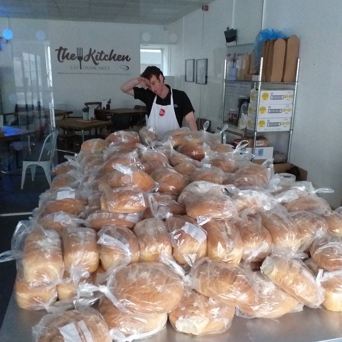 BertieBreadVan's tweet photo. Thank you Paul for baking all of this bread which @TheKitchen_Pure donated to Bridgehall Primary School πππ
#bertiethebreadvan #thekitchenstockport #schoolholidayhunger #breaddonation #InItTogether #pureinnovations https://t.co/CA9GpbJw5m