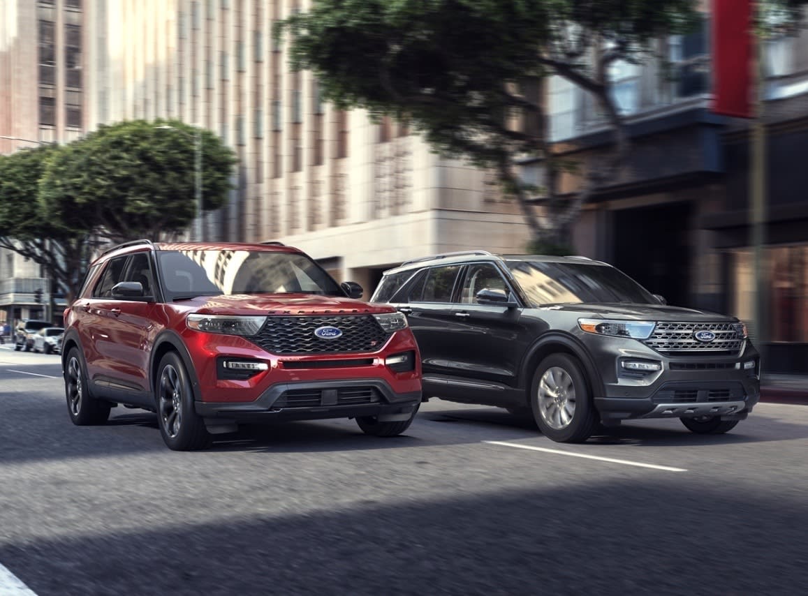 TORoyalFord's tweet photo. Designed to inspire. Which will you choose: the Explorer ST (left) or the Explorer Limited Hybrid (right)? https://t.co/xQtn70yqsF