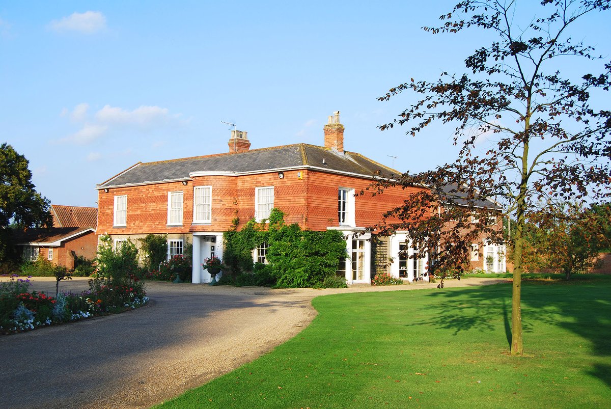 WeddingsGuideUK's tweet photo. Looking for that perfect wedding venue in Suffolk? The Parkhill Hotel is set within parkland close to Oulton Broad with a choice of function rooms you're sure to find your perfect match https://t.co/n0pVnHMX5j 

#WeddingVenues #weddingsguideuk https://t.co/tSREl7QY9C