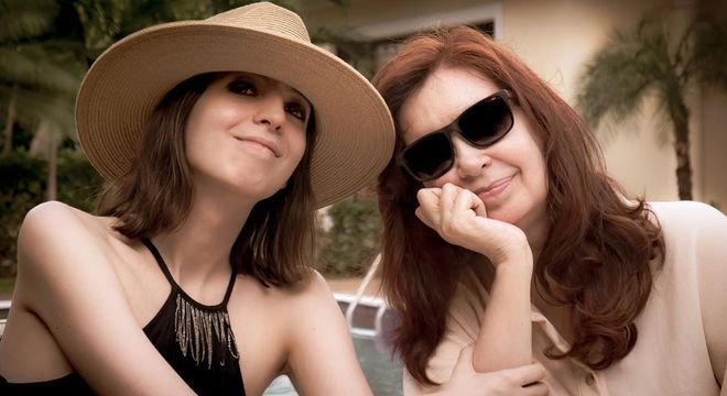 segregustavo's tweet photo. #CoronaVirus
Cristina y Florencia
Hay que sacarse el sombrero por la estrategia de volver a Argentina en el medio de la cuarentena para que nadie pueda manifestar su repudio a la cura milagrosa y justo cuando la justicia no esta trabajando ni Florencia corre el riesgo de ir presa https://t.co/AkVe0jKvEj