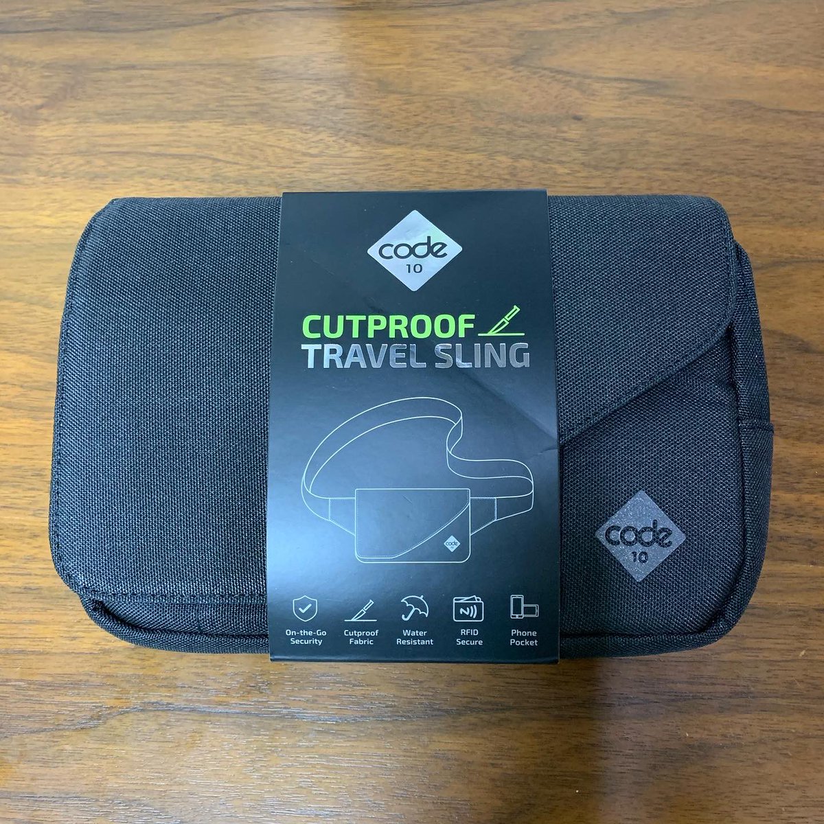 stu_kawasaki's tweet photo. Code 10 の CUTPROOF TRAVELSLING BAG を購入。航空便で届きました。
クラウドファウンディングで名を上げたメーカーなのかな。
インスタでシルエットに一目惚れ。
貴重品をセキュアに身につけるバッグ的なコンセプトです。
#code10 #slingbag #travel #cutproof
https://t.co/Czp0x0ZpKJ https://t.co/PJ50qheFn5