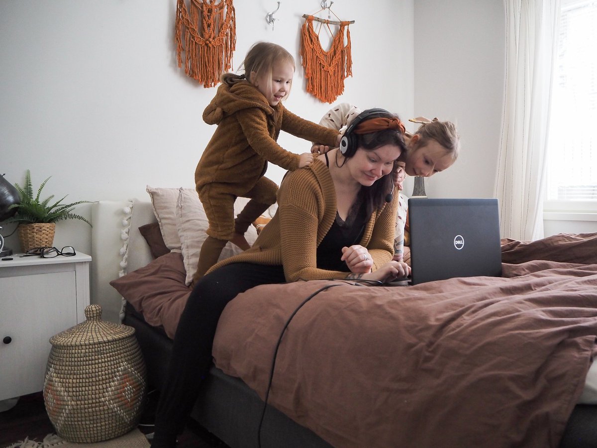 Toimitilat ja #kodit nousevat uudenlaiseen arvoon, kun elämme #poikkeusoloja. Meidän työntekijät keksivät #luoviaratkaisuja työn tekoon. Miltä sun työpiste näyttää? #yhdessäkoronaavastaan #sikla #koronafi #koronaeipysäytä #siklanmatkassa