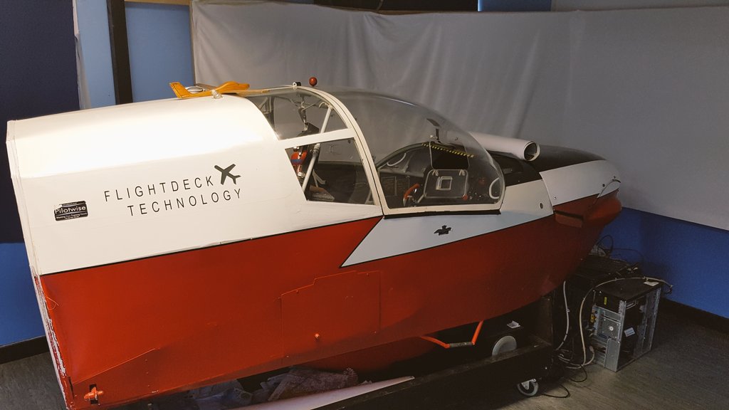 19squadronatc's tweet photo. #cadetforceresilence  #mightyXIX doing it's bit in keeping our morale up! Throwback to when we started our flight Simulator  repairs! @JohnNicholRAF @sarahcotman @WingTOSussex https://t.co/oEwjOz8gNp