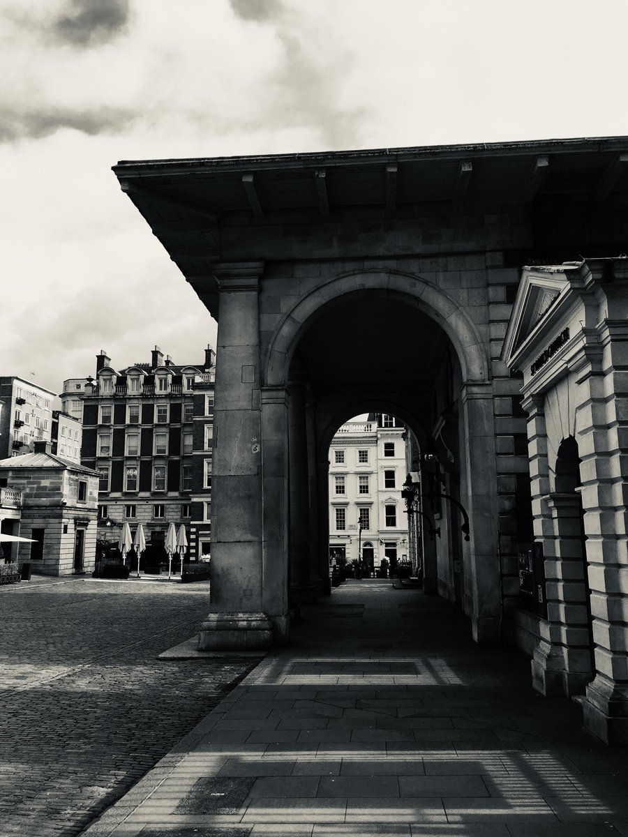 ZeitgeistFree's tweet photo. Covent Garden, 1st Day of Spring 2020. https://t.co/26fYnkcdGd