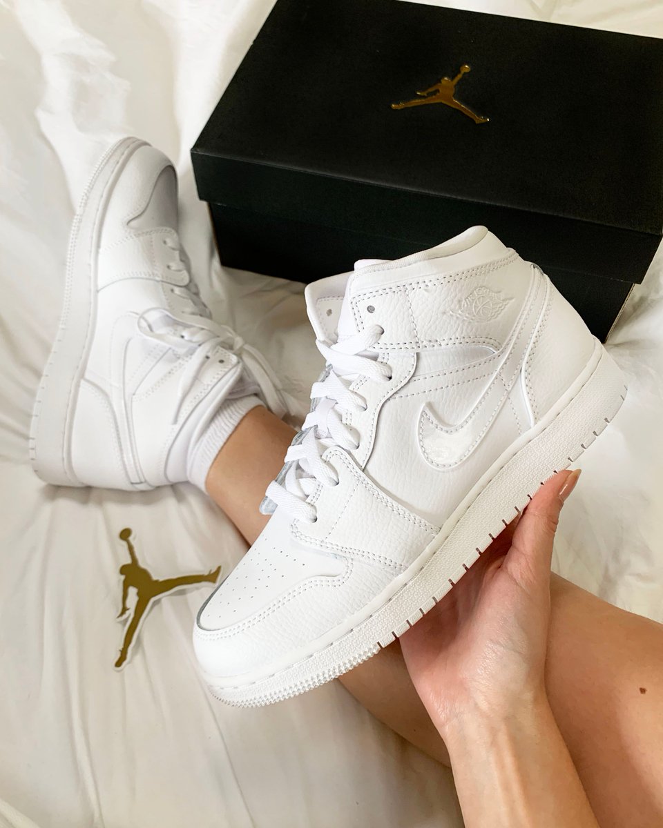 jordan 1 triple white outfit