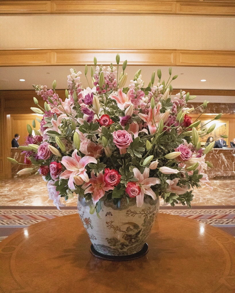 A beautiful #FloralFriday in the lobby #LittleAmericaMemories #ForFlowerLovers #FloralArrangement