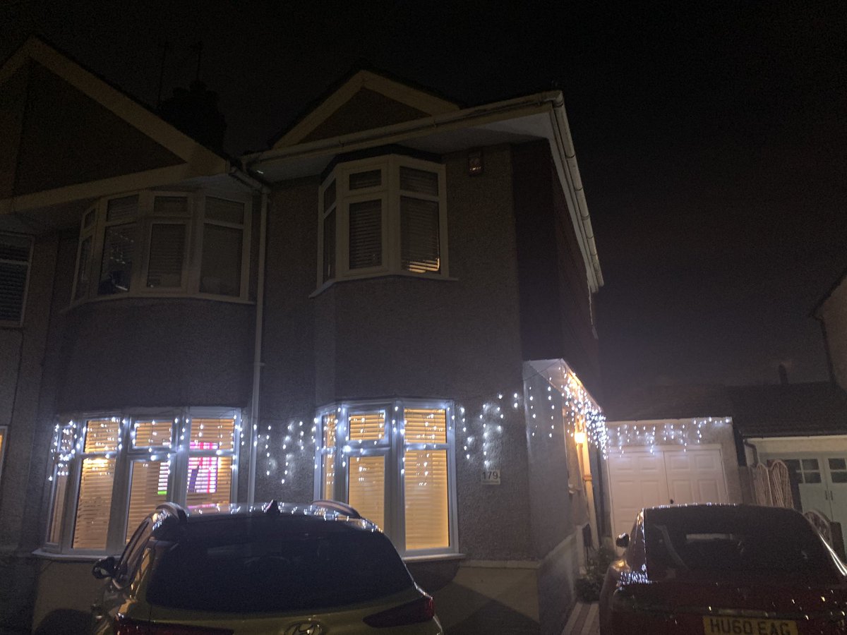 BeverleyEag's tweet photo. Operation Christmas Coronalights is happening in Sidcup! Brighten up your neighbourhood in these dark timeโs by putting up your Christmas Lights. Come on guys... what else have you got to do?! #coronalights #positivity #CoronaCrisis https://t.co/gCzYIukaV5