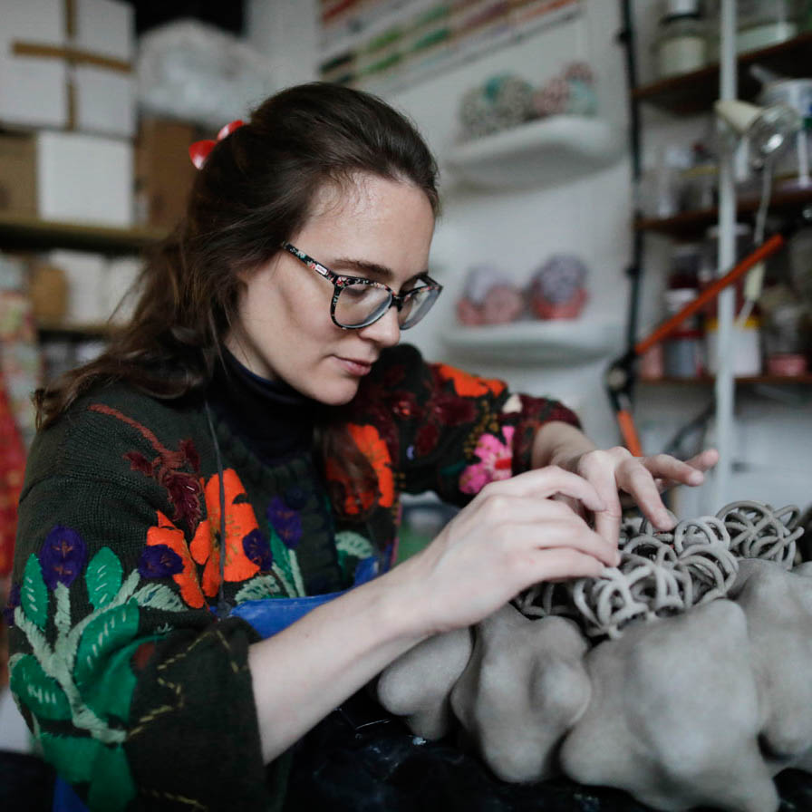 Staying at home? We’ve got you sorted! For one week, we are giving everybody FREE access to our digital archive of over 300 issues of Ceramic Review. Head to ceramicartlondon.com to browse hundreds of articles on the best in ceramics! 

Pic: #TessaEastman - featured in CR297h