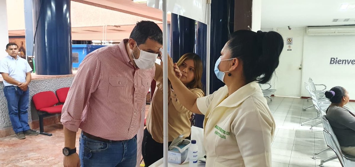 RCESTATAL's tweet photo. Ante la emergencia sanitaria del COVID-19 se han colocado más notas de información en lugares estratégicos de esta institución y se establecieron módulos de revisión e implementación de higiene para hacer contención ante esta crisis. 

https://t.co/Y1SuXgmpce https://t.co/aqtwN5lbTl