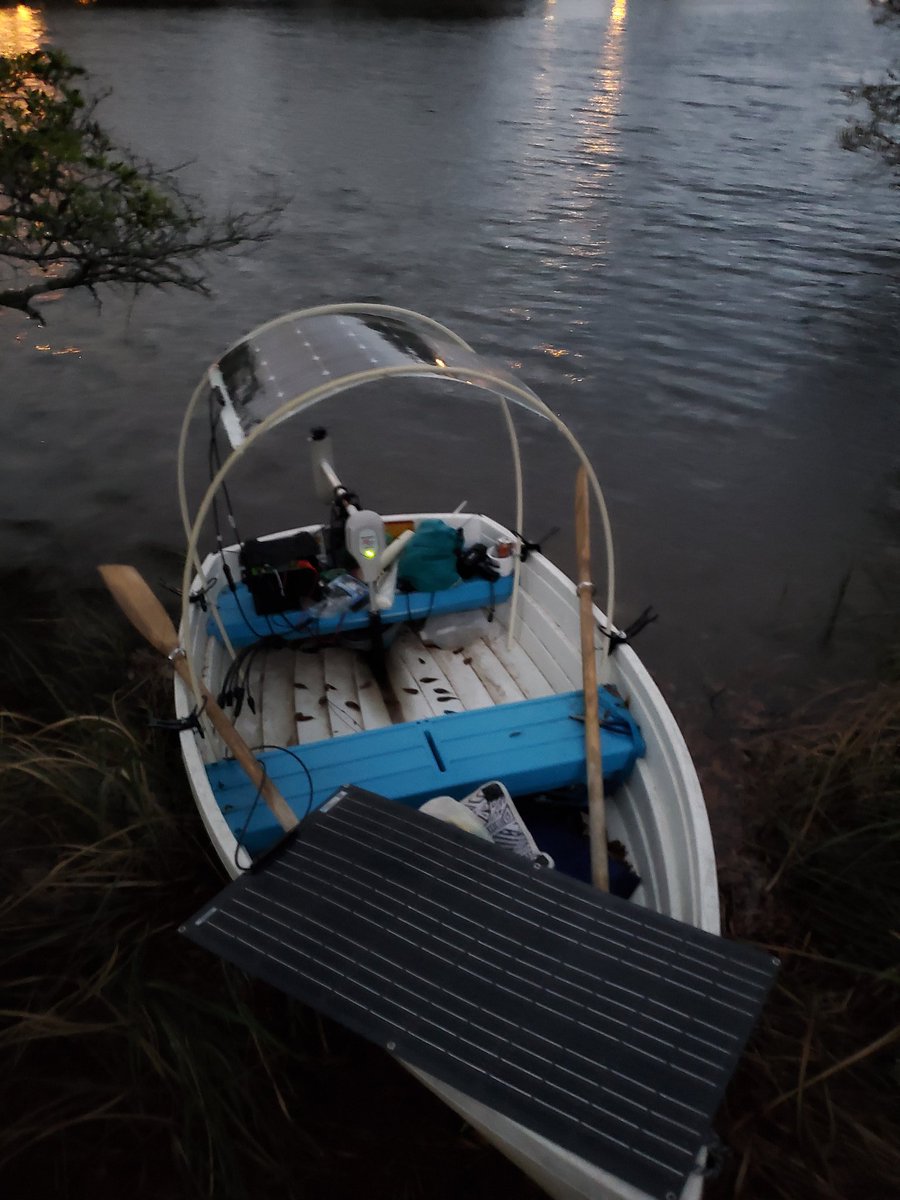 chinamanblue's tweet photo. Even trickle charges at night!!! Star light, start bright, light my solar tonight. #flexibleSolar #kwChallenge #1kwChallenge #kilowattChallenge #showYourGrow #goGreen #noGasAllSun #goGreen #KeepVeniceClean #solarBoat #MPPT #LIFEpo #Torqeedo @TORQEEDOGmbH @GretaThunberg https://t.co/n5w8id0IDk