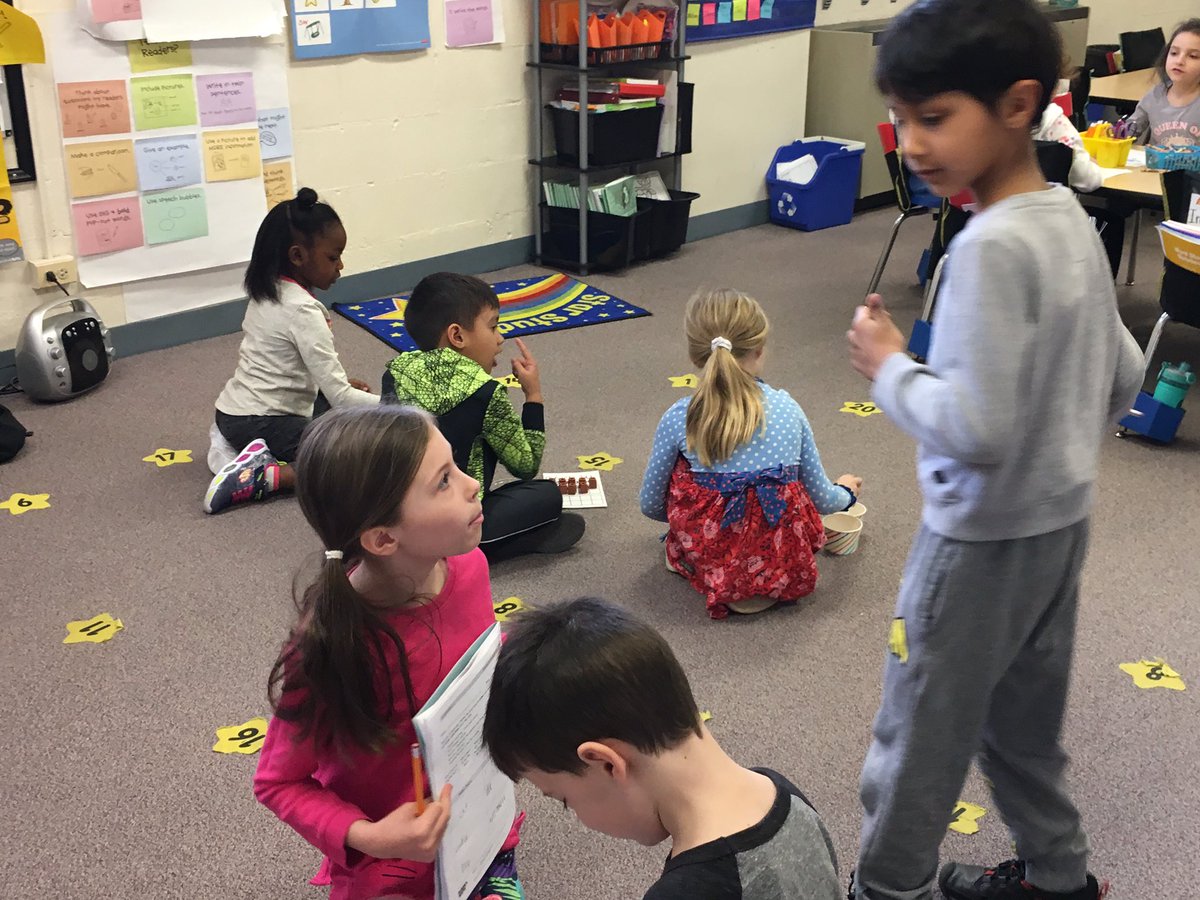 cniko112's tweet photo. We were also working on taking surveys. It helped us practice collecting data and kind conversations! I ❤️academic overlap! #hatchtigers #weared97 #oakpark97 https://t.co/1rSMKyxUMC