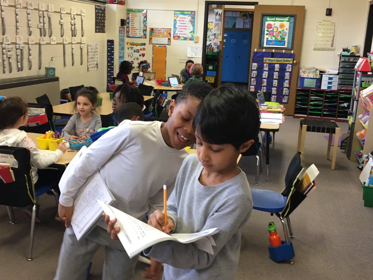 cniko112's tweet photo. We were also working on taking surveys. It helped us practice collecting data and kind conversations! I ❤️academic overlap! #hatchtigers #weared97 #oakpark97 https://t.co/1rSMKyxUMC