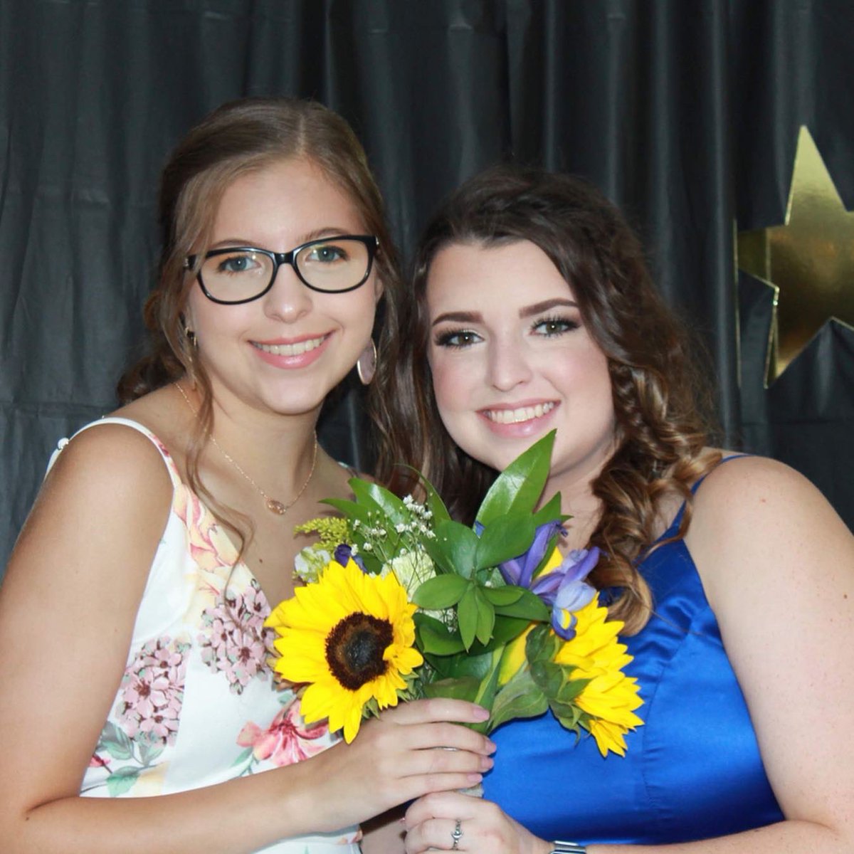kk_dickison's tweet photo. Who knew this was how senior year would go?? Many memories have been made at Heath and I definitely miss it right now!! #heathseniors2020 @RHHSHawks @RHHS_steppers @RHHSclass2020 https://t.co/QHPcAh5DMb