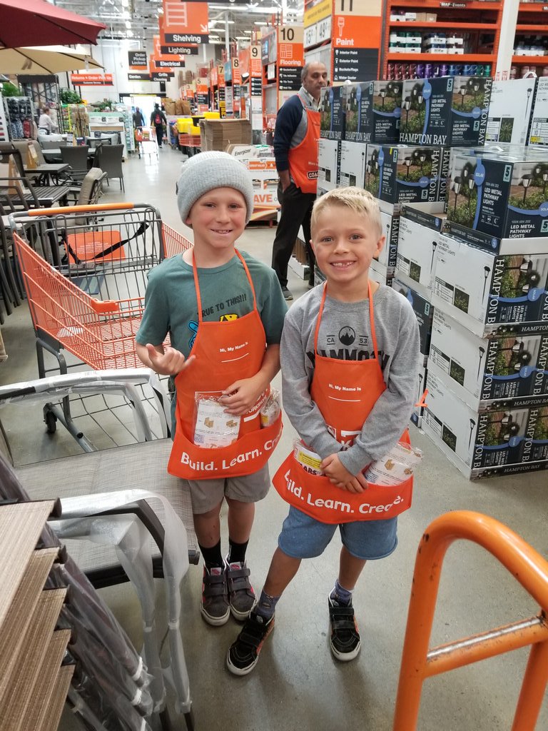 MET_0614's tweet photo. In times like these, this is where we need to ShowUP,  because whether we know it or not our fears can be theirs. Share a smile, get a smile!! Thanks Terri!!! @Rudemann01 @depot0614 @Steven_Mousseau @LoseeHd @THDJaime @met_pac #Shakabrah https://t.co/bn7SqQF6HZ