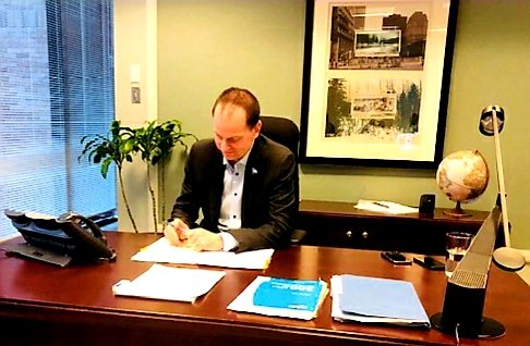 Tournée des régions du Québec à risque d’#inondation: j’ai discuté aujourd'hui avec <a href="/MTL_Ville/">Ville de Montréal</a> et <a href="/villedelavalqc/">Ville de Laval</a> pour connaître leur niveau de préparation et les assurer que nos équipes de <a href="/secpubliqueqc/">Sécurité publique Qc</a> sont prêtes. <a href="/rouleauchantal/">Chantal Rouleau</a> <a href="/EricGirardMFQ/">Eric Girard</a> <a href="/Cskeete/">𝘾𝙝𝙧𝙞𝙨𝙩𝙤𝙥𝙝𝙚𝙧𝙎𝙠𝙚𝙚𝙩𝙚</a> #polqc
