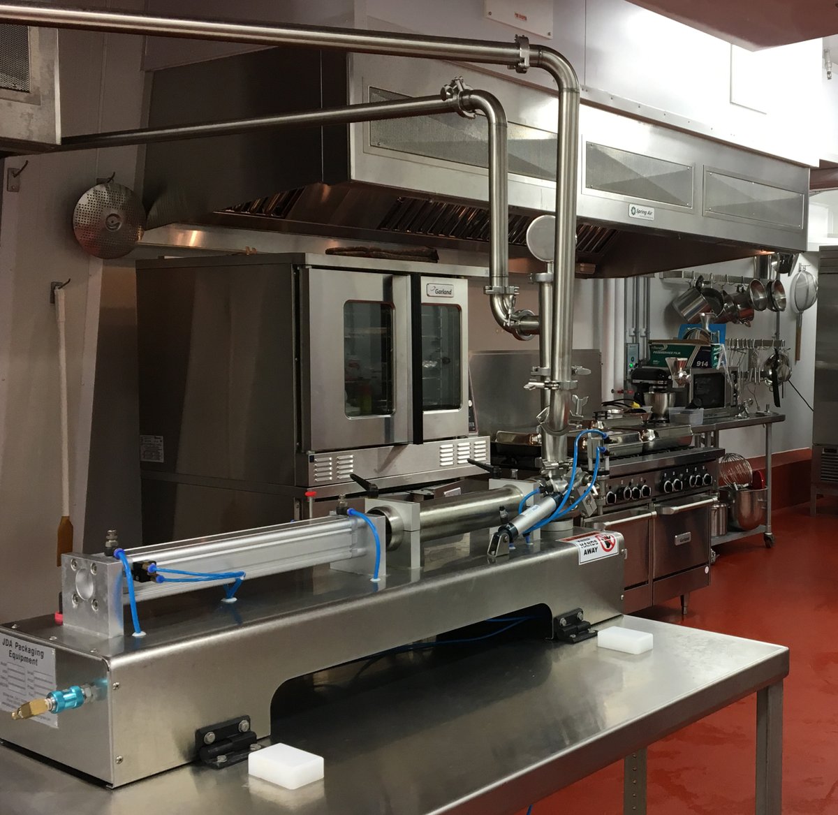 Thank you to our butchers and meat processors for working to feed Ontarians during this crisis and make sure our grocery stores, markets, delis &amp; local food suppliers have an abundance of fresh, healthy meat available #OntAgProud #loveONTfood