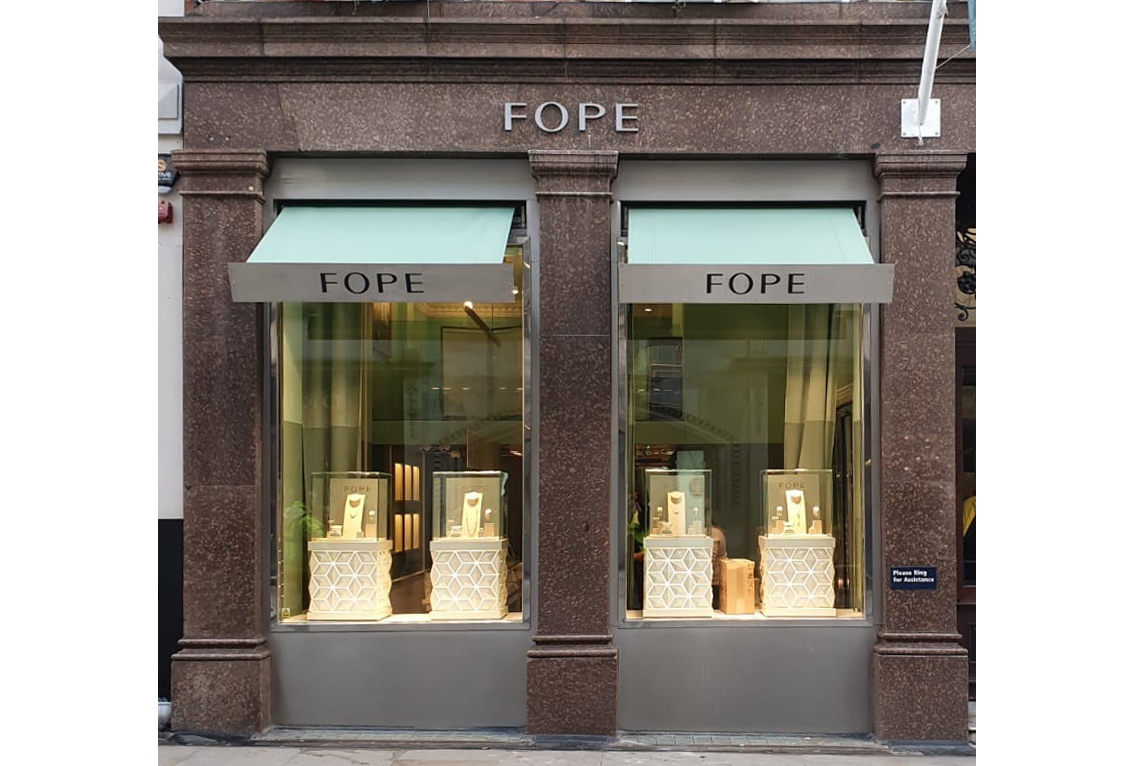 morcoawnings's tweet photo. SQ2 awnings for the exclusive new FOPE boutique at Old Bond Street.
#madeinbritain #modern #architecture #commercial #londonshops #design #morco #streetphotography #graphicdesign #designer #illustrator #bespoke #branding #logo #awnings #productdesign #style #londondesign https://t.co/GHQeVyP5hF