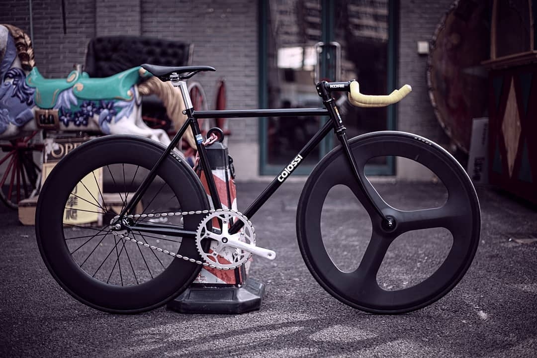 From my Instagram account @harryhorler
#fixedgear #fixie #fixed #fixedlove #fixiestyle #fixieporn #fixiefamous 
amzn.to/2JAT0db