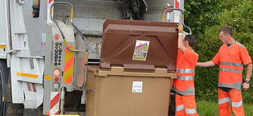 fpivart's tweet photo. #agentsdevosdechets
En ces tps de #confinements et pr des questions de salubrité publique, des agents sont aussi en 1ère ligne pour vos déchets ménagers (contaminés ou non). N'hésitez pas a les soutenir : messages, banderoles, applaudissements quand ils passent... Merci pr eux ! https://t.co/gulcrgurBe