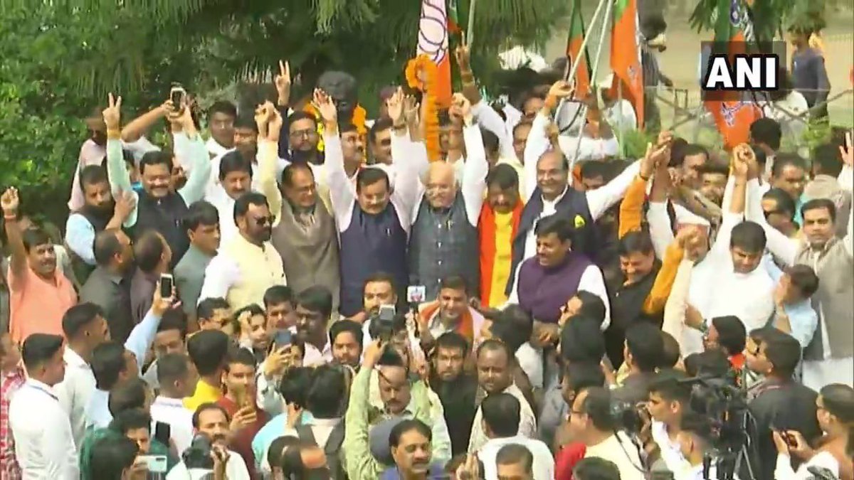 itsmepras24's tweet image. This is what @PMOIndia was talking about yesterday. Social distancing 💯👍 #CoronavirusOutbreakindia #CoronavirusOutbreak #ControlTomorrow #COVID2019india #CoronaVirusUpdate