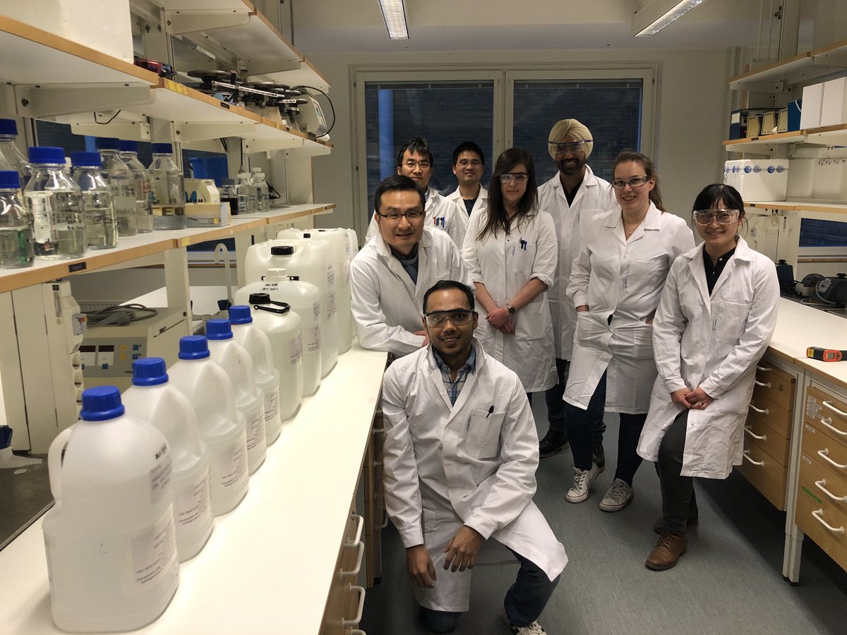 We followed the great Stockholm University initiative today and produced more than 100 l of hand sanitizer for the hospital. Thanks to all these great chemists in the picture!!!