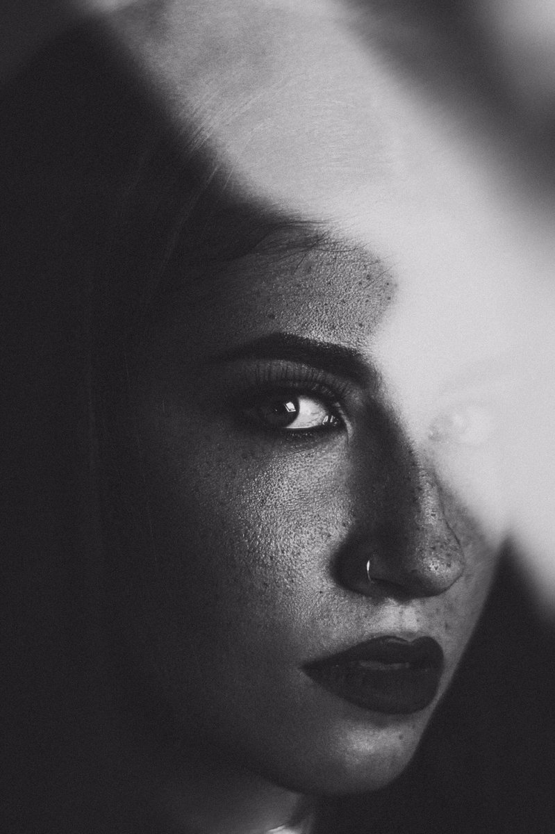 Tonibornthisway's tweet photo. R E T R A T O S | IG: ITS_TONISANCHEZ ⚡️ https://t.co/UgU6SfBE5x