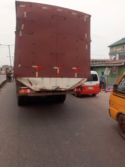 MyLagosApp's tweet photo. @trafficbutter : A broken down long lorry at Ogunnusi by Oremetta inward VIS affecting traffic backward River valley. Effort is on for the removal. https://t.co/eMO96NRGcZ