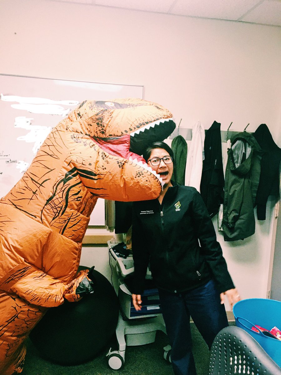 drnamishathapa's tweet photo. Times are hard. But, when you have chief residents willing to dress up as T-Rex 🦖 and pass out candies, it definitely helps! ❤️ @OHSUIMRes @PatrLiu #residencyfun #WeAreInThisTogether https://t.co/YvTjFpWSJE