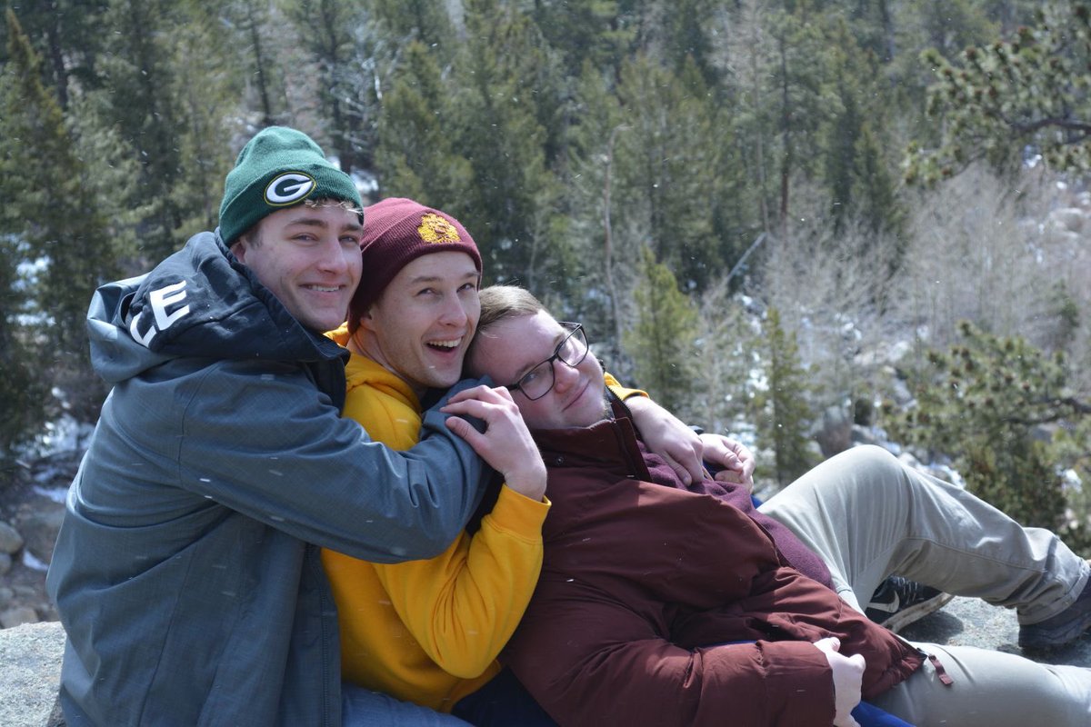 AlphaPiEpsilon1's tweet photo. Happy birthday to the VERY photogenic Calvin!!!! Have an EXCELLENT day! βππ©π€ππβοΈπ¦π€ππ #AlphaPiEpsilon #ΞΞ Ξ #maroonmen #goldmen #goape https://t.co/zmBTb1IXAa