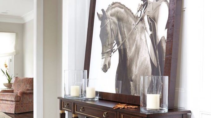 Don't know about you, but all this time at home recently is seriously making us want to redecorate. #housegoals #equestrian #equestrianstyle #equestriandecor #horsesofinstagram #entryway