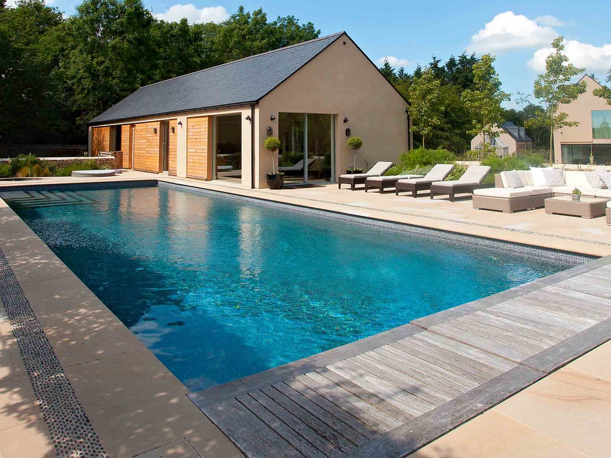 ✨<a href="/RowoodLtd/">Rowood Ltd</a> have over 25 years’ experience in the design and manufacture of beautiful bespoke kitchens and hand crafted furniture from their workshop in the heart of the #Cotswolds ✨

Click here to see some of their stunning work: bit.ly/3bcuub1