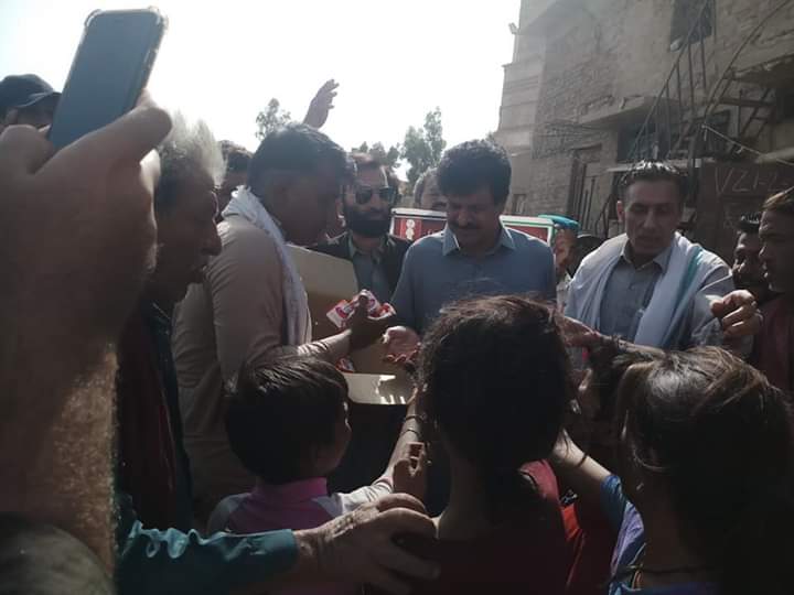 RizwanSherani44's tweet photo. #Hyderabad
Today PPP MPA Abdul Jabbar Khan Distributes Corona Antivirus Soap Packets in #UC89 #PS64 as a Chief Guest & Started Door to Door Crona Virus Avareness Campaign in Small Town & Villages in District Hyderabad #PS64.
Program arrange by Abdul Rasheed Khan & his Team. https://t.co/6mI3yg1x6q