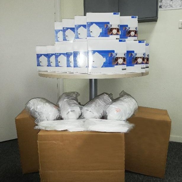 CHUAmiens's tweet image. [#Coronavirus] Merci pour vos nombreux dons !

Si vous connaissez quelqu'un qui connait quelqu'un qui a du matériel médical :
➡️ masques
➡️ tenues à usage unique
➡️ tensiomètres
➡️ saturomètres...

Nous sommes preneurs !

⬇️ Envoyer un email ⬇️
solidariteCOVID@chu-amiens.fr