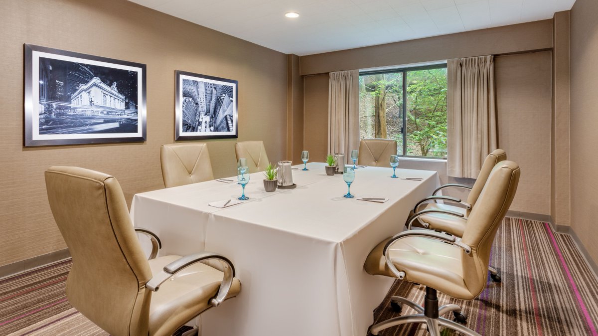 CPDanbury's tweet photo. We have everything you need when you stay with us for #business - free wifi, a business center and #discounts on extended stays!

https://t.co/0EG2ovk3fG https://t.co/OAfH40cQOW