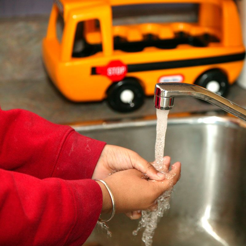 RESCalgary's tweet image. Wash Your Hands Often to help reduce the risk of infection or spreading infection to others. Wash with soap and water for at least 20 seconds. Use alcohol-based hand sanitizer if soap and water are not available. 
#COVID19 #WashYourHands #RenfreweES