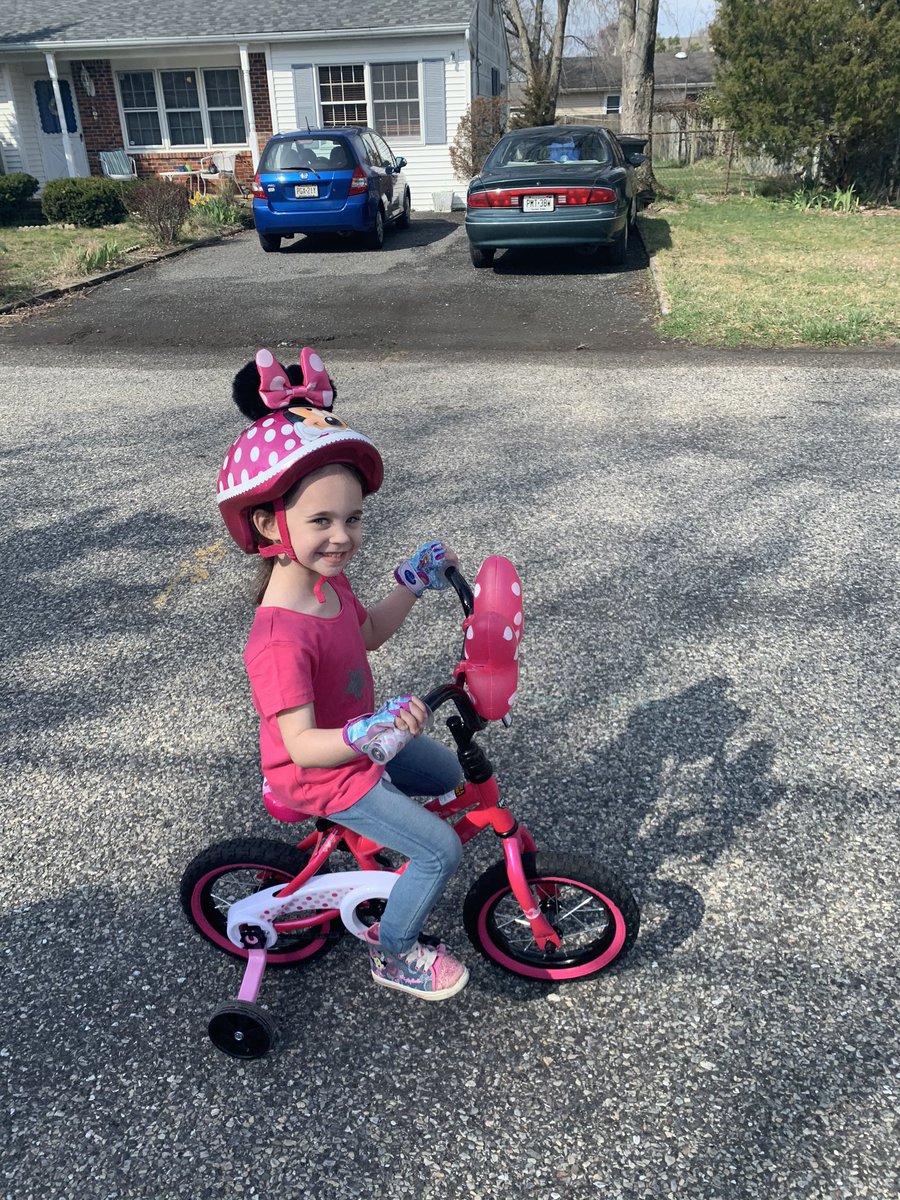 ashgill614's tweet photo. Enjoying this beautiful weather with my girl #rbwell #relax #nofearhere https://t.co/y6RbZqLmsR